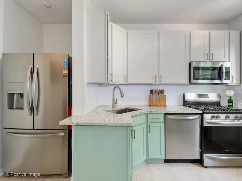 Building Photo - 2501 N Washtenaw Ave