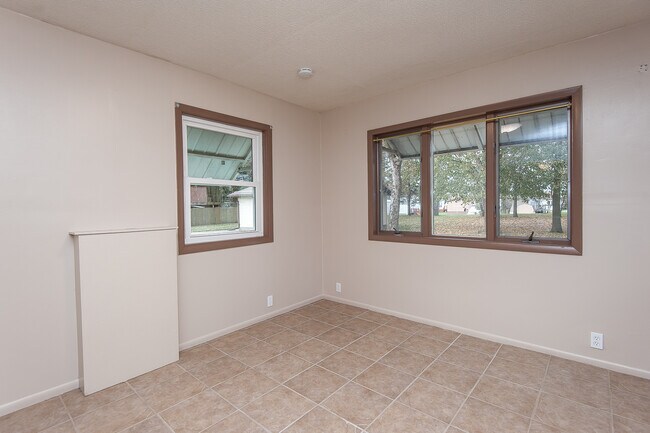 Building Photo - 135 S Fremont St