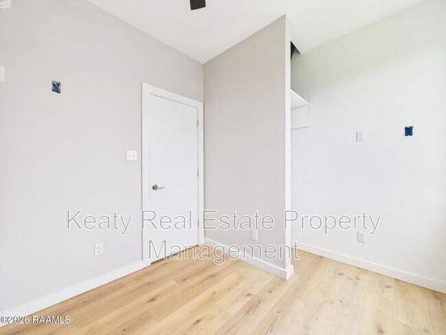 Building Photo - 1120S Washington Street - Unit 201