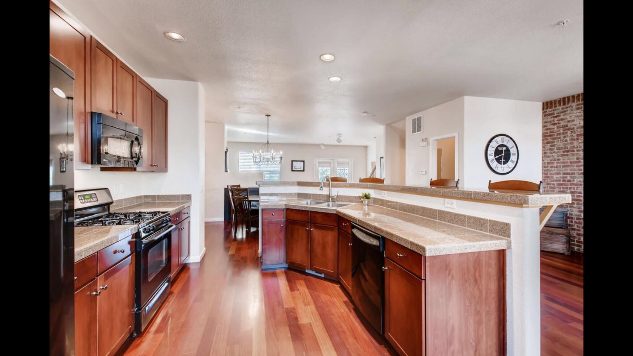 Building Photo - 324 E Fountain Blvd