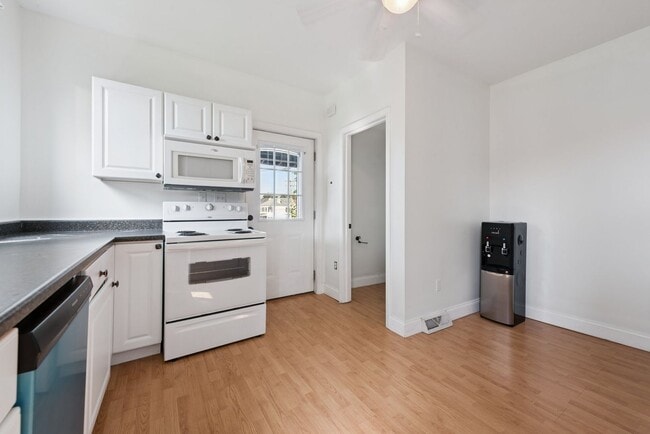 Building Photo - Stunning 2 Bedroom home in Greensburg available September 1!