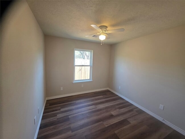 Building Photo - 9831 Pelsey St