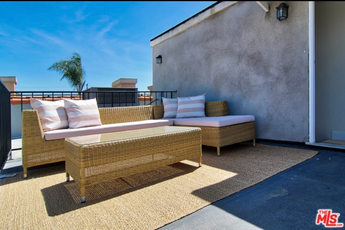 Building Photo - 2027 Beloit Ave