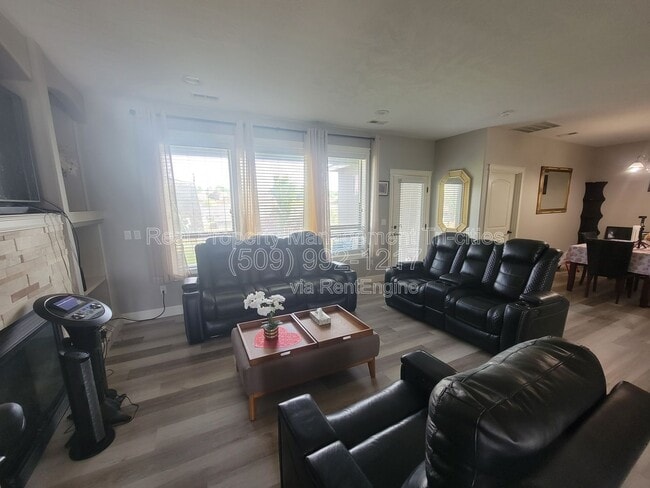 Building Photo - 4801 Pinehurst Dr