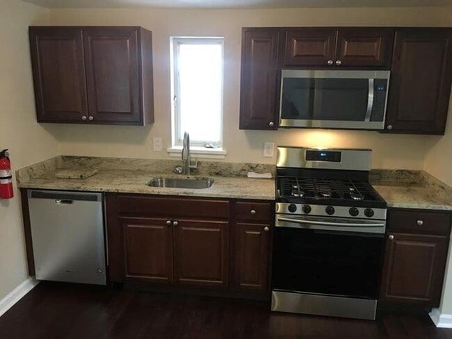 Building Photo - Spacious 3-Bedroom Home in Monroeville – Near Pittsburgh