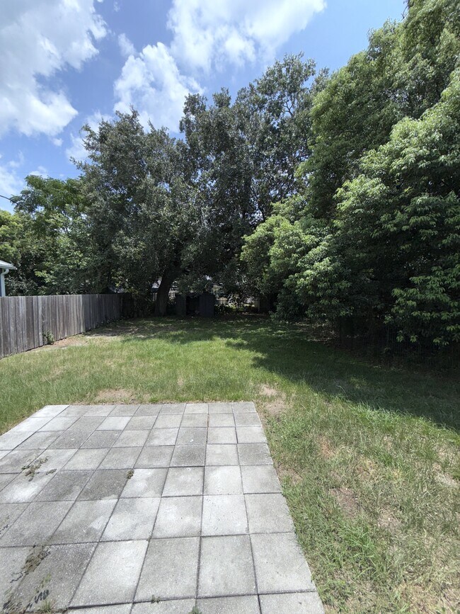 Building Photo - 1415 Asher Ln