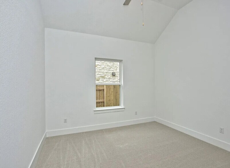 Building Photo - 2233 Nates Pl