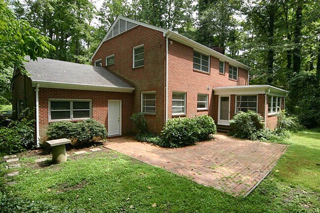 Building Photo - 1115 Woodburn Rd