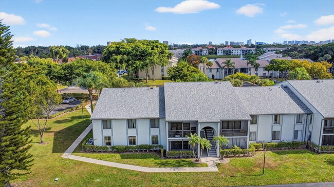 Building Photo - 1013 Green Pine Blvd