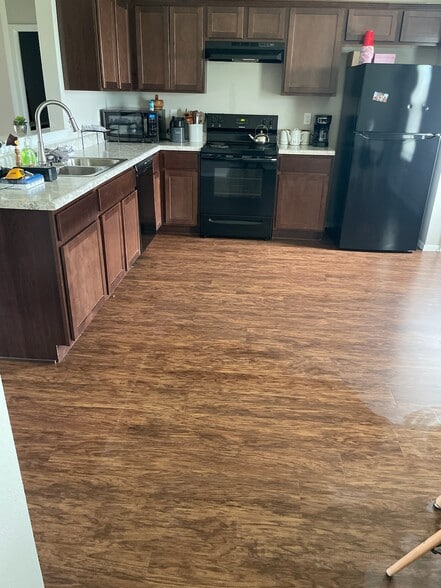 Building Photo - 2309 Pinewood Ave