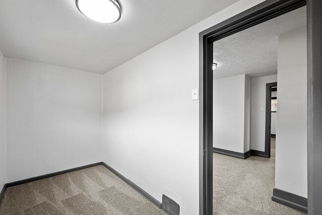 Building Photo - Stunning 3 bedroom home in McKees Rocks available May 1!