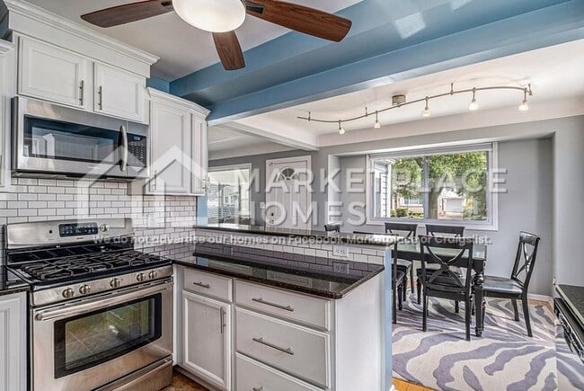 Building Photo - 612 S Dorchester Ave