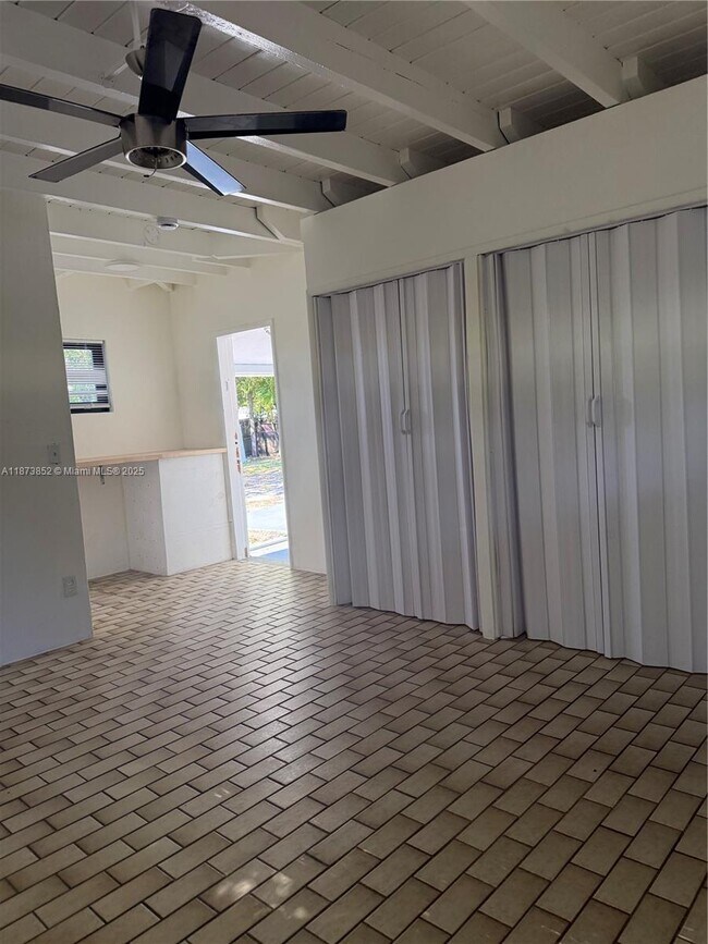 Building Photo - 1503 NE 128th St