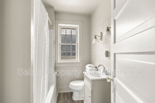 Building Photo - 3712 S Anthony Blvd