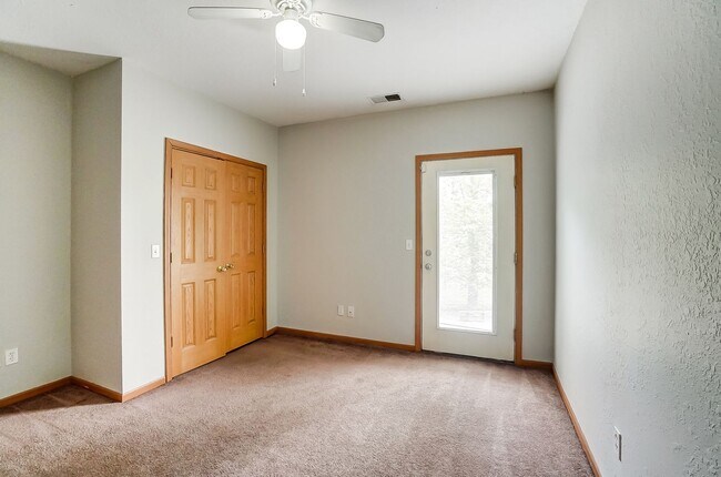 Building Photo - 1103 N Byrne Rd