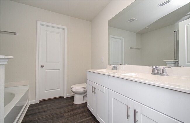 Building Photo - 6315 Lakeview Haven Dr