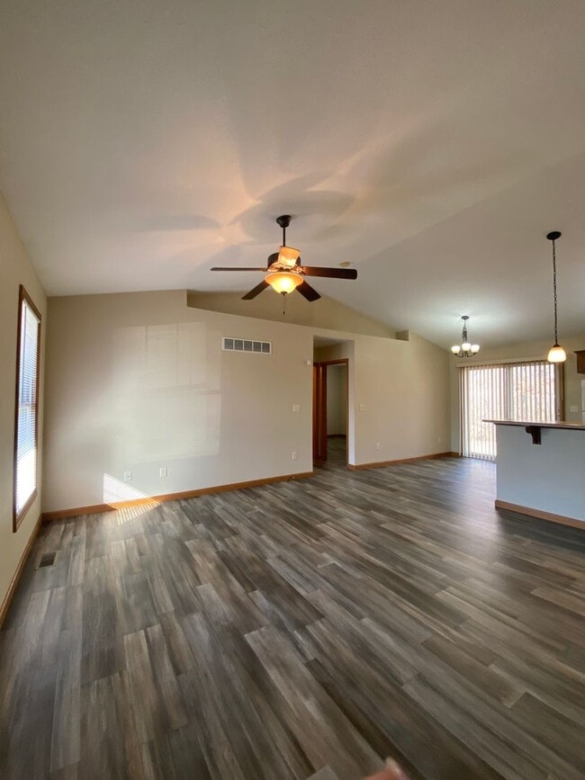 Building Photo - 3 Bedroom Home in Jimtown Schools!