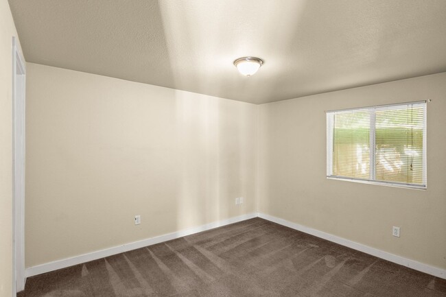Building Photo - Single Family Ranch