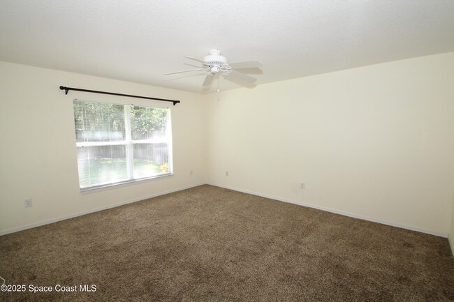 Building Photo - 2295 Botanica Cir