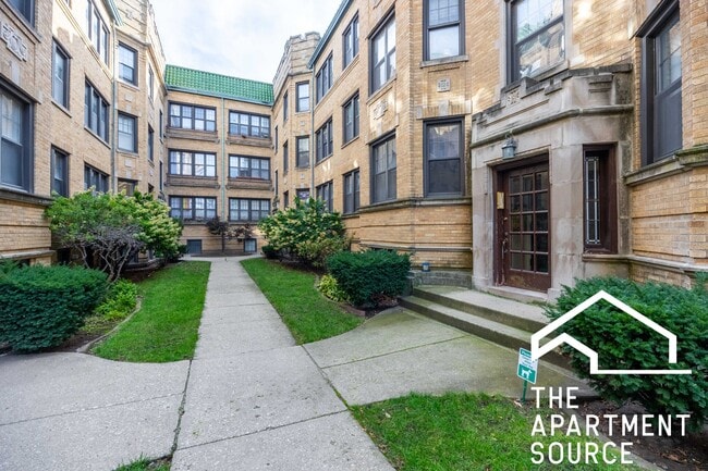 Building Photo - 925 Forest Ave