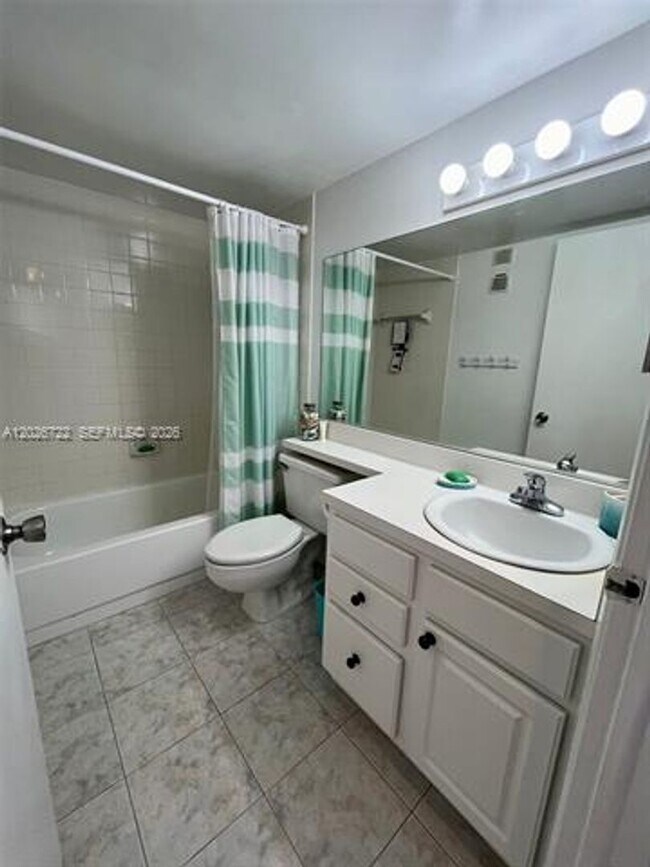 Building Photo - 770 Claughton Island Dr