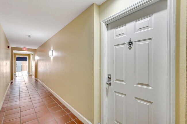 Building Photo - 780 S Sapodilla Ave
