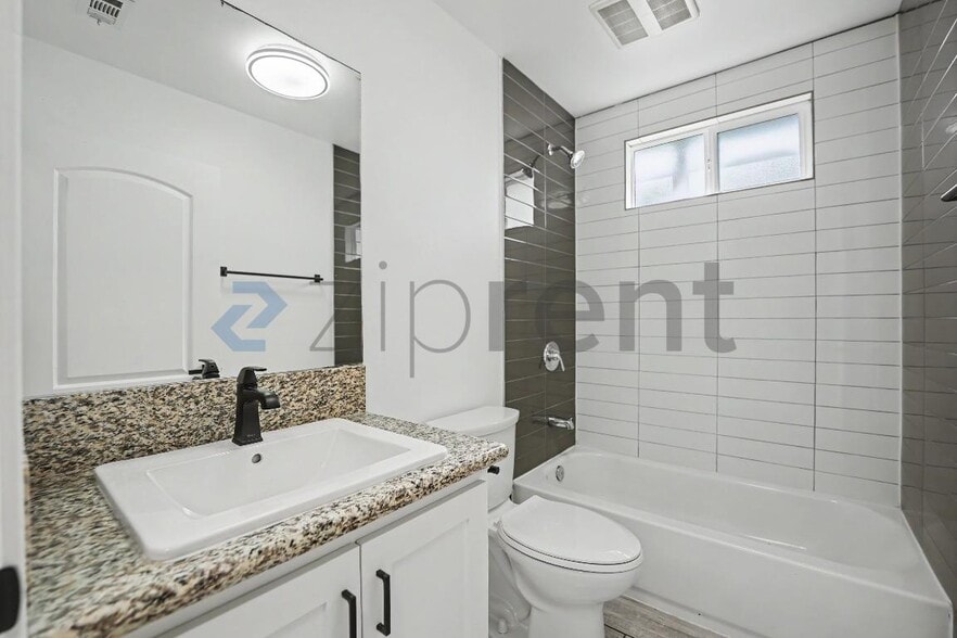 Building Photo - Unit