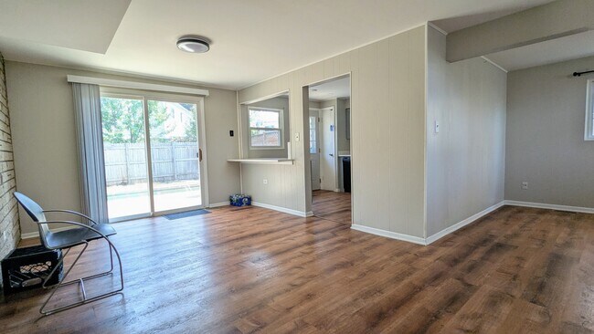 Building Photo - 382 Dover Dr