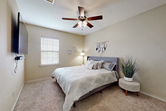 Building Photo - 303 Capps Dr