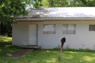 Building Photo - 102 Pecan Ln