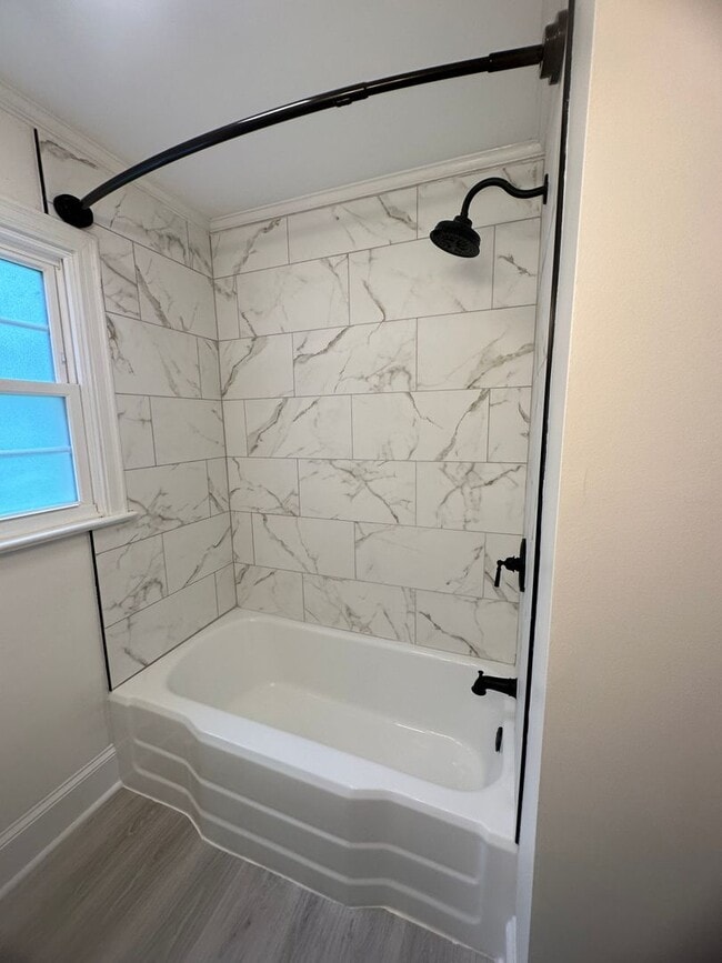 Building Photo - Newly renovated 2Br 1Ba Cottage