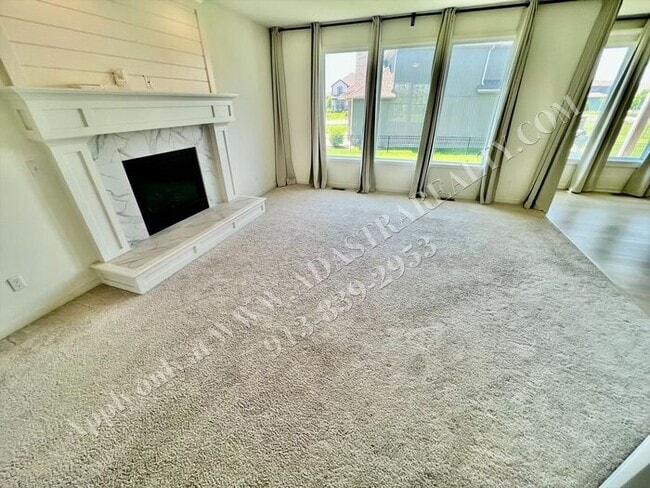 Building Photo - Beautiful 4 Bed 3.5 Bath Home in Olathe-Av...