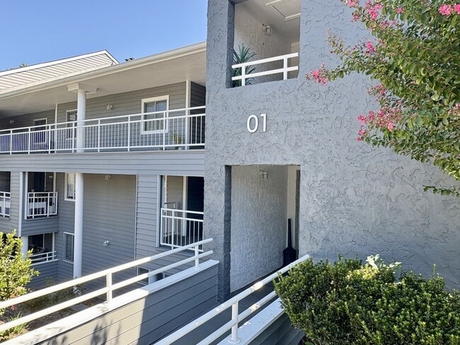 Building Photo - 103 Northlake Dr