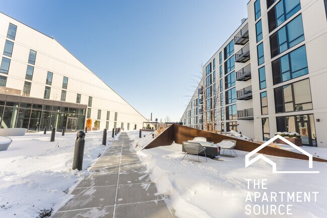 Building Photo - 2155 N Elston Ave