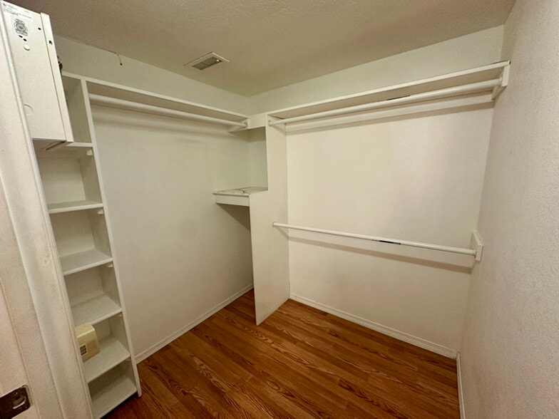 Building Photo - 11309 Miravista Pl SE