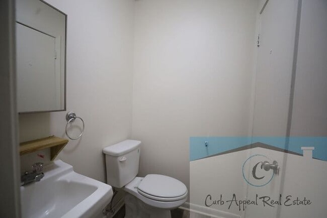Building Photo - 2 bed, 1.5 bath apartment - $775 - HUD acc...