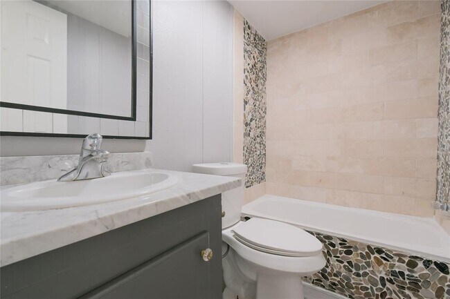 Building Photo - 22 Niederwald Dr