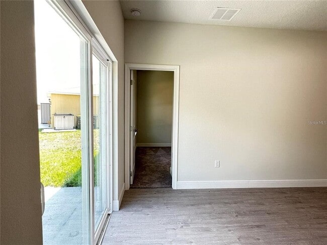 Building Photo - 149 Maple Dr
