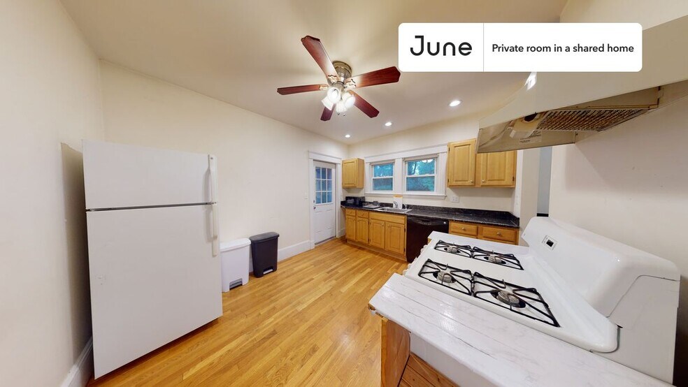 Building Photo - Room in Shared 3 bed/1 bath home