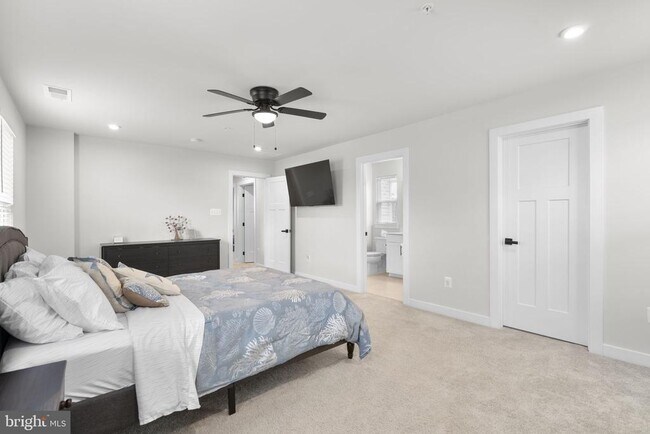 Building Photo - 1713 Aurora Way