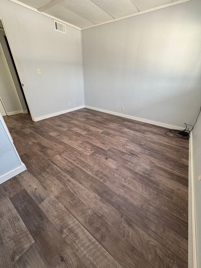 Building Photo - AI - 05 - Avon St