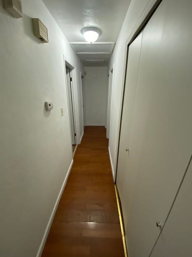 Building Photo - Gorgeous 3 Bedroom 2 Bathroom Single Family Home! Huge Fenced in Backyard!