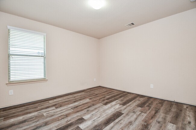 Building Photo - 2015 Treasure Mountain Dr