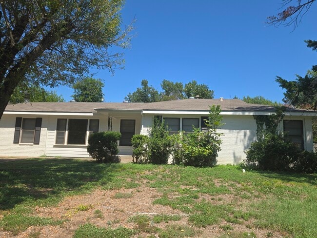 Primary Photo - 2217 Skyline Dr