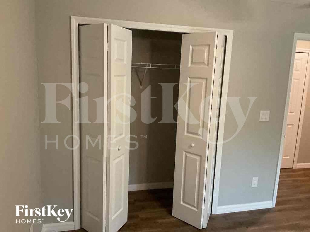 Building Photo - 1235 Desmond St