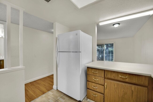 Building Photo - Very Nice 2bd/2ba Condo!! Gated Friendly C...