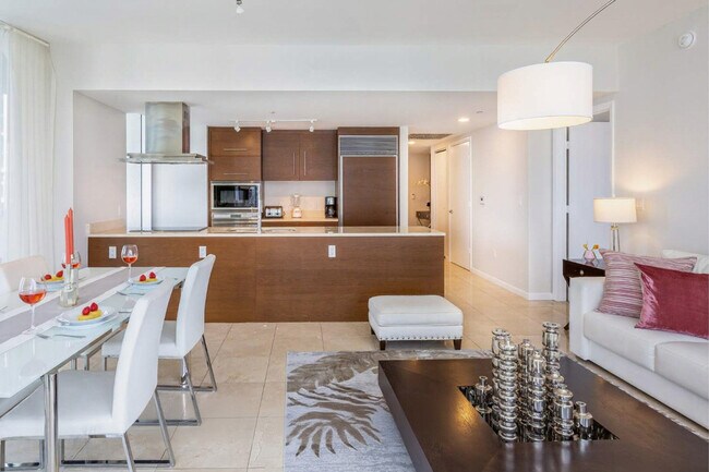 Building Photo - 485 Brickell Ave