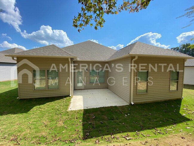 Building Photo - Home for Rent in Thorsby, AL!!! Sign a 13 ...