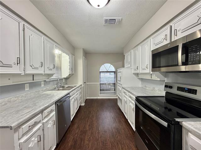 Building Photo - 2744 S Cypress Cir