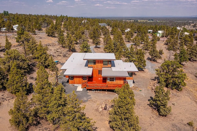 Building Photo - Stunning 4 Bed/3.5 Bath on 4.39 Acre Lot-7...